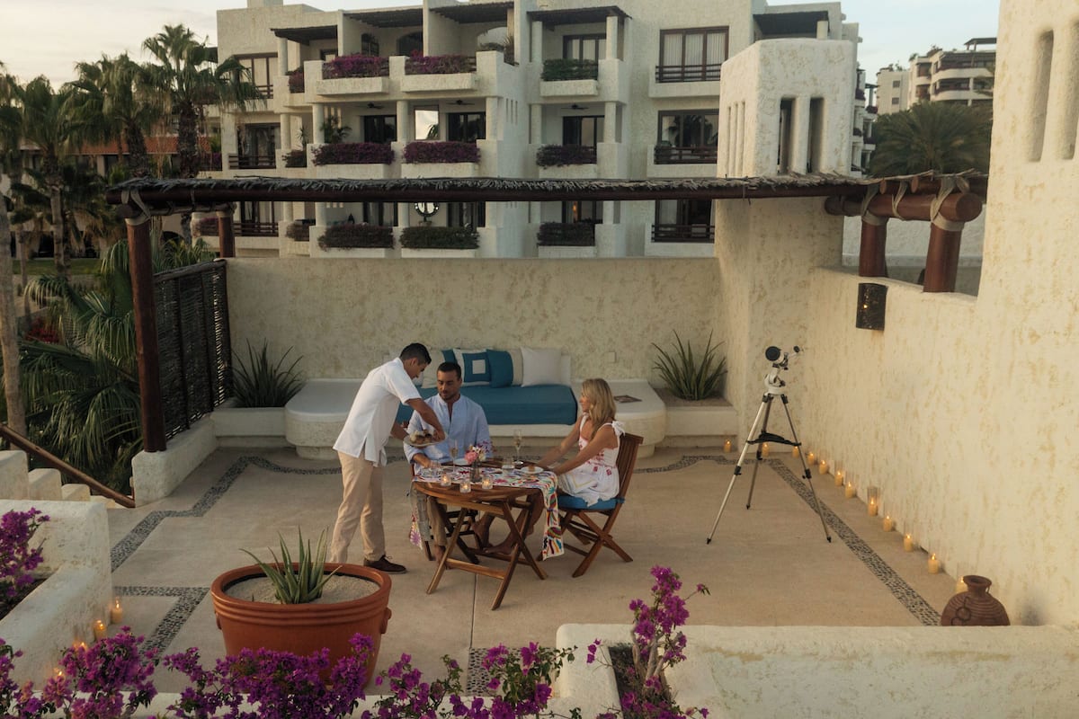 5 restaurants, breakfast, lunch, dinner served; Italian cuisine