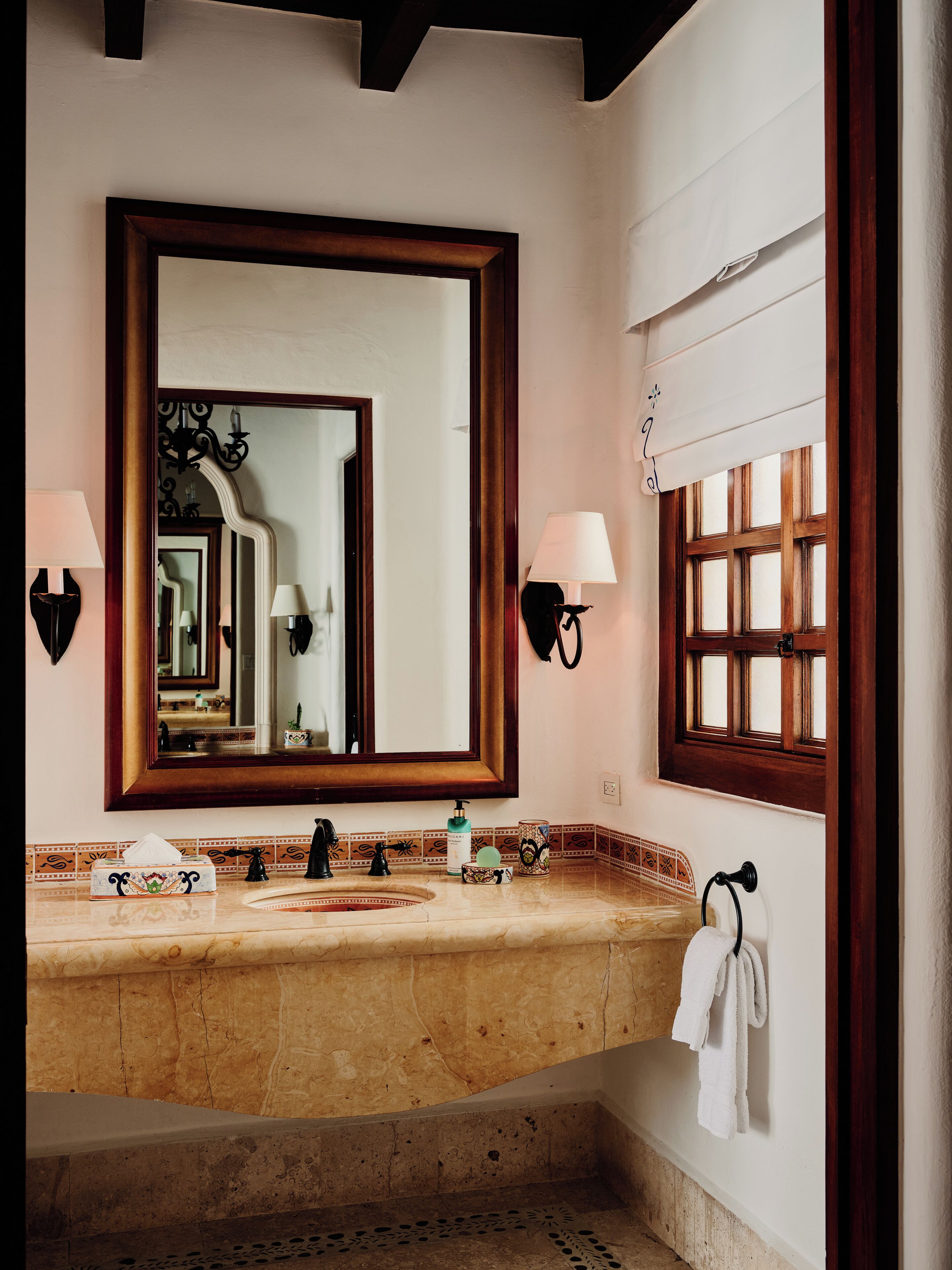 Badkar och dusch, bubbelbadkar, lyxtoalettartiklar och hårtork