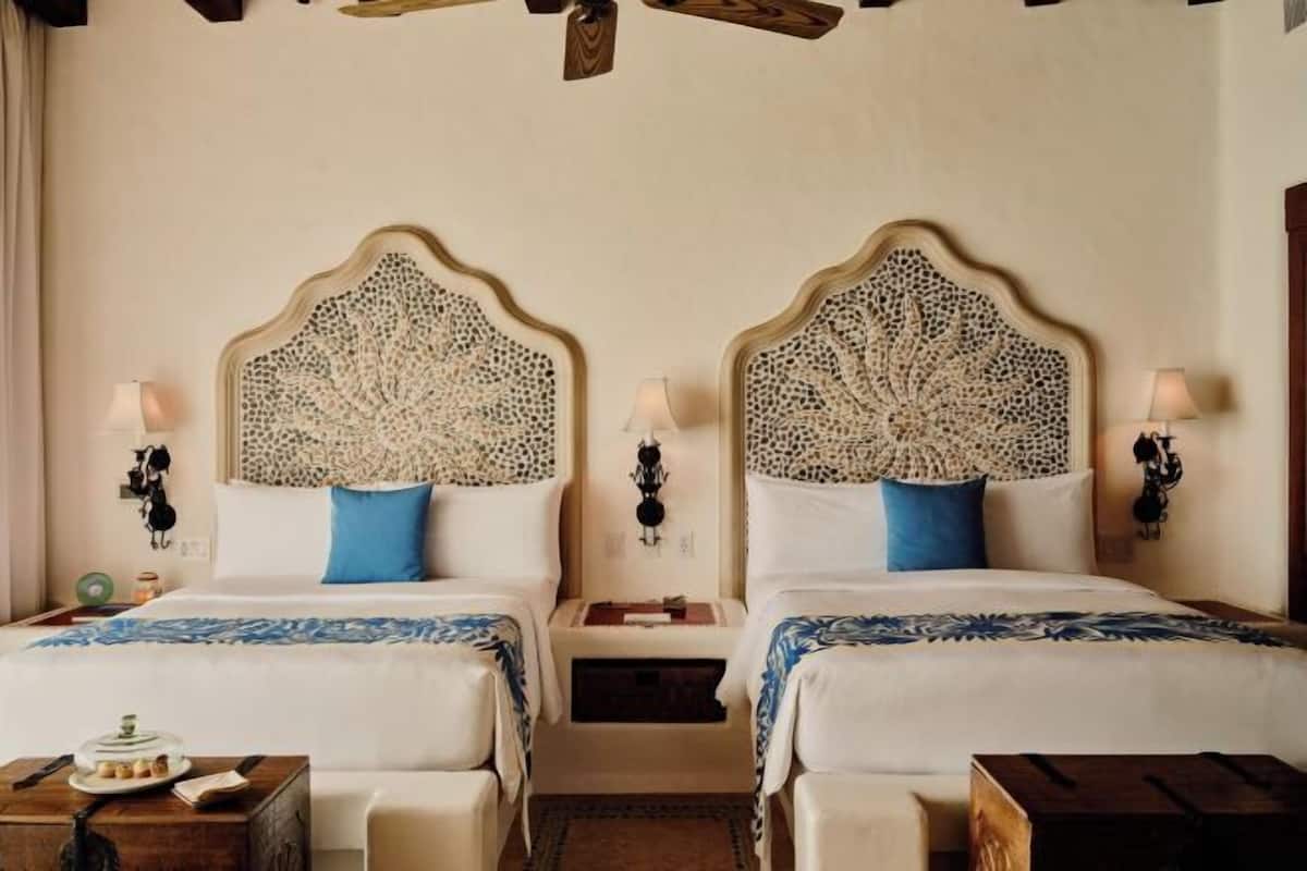 Egyptian cotton sheets, premium bedding, down comforters, pillowtop beds