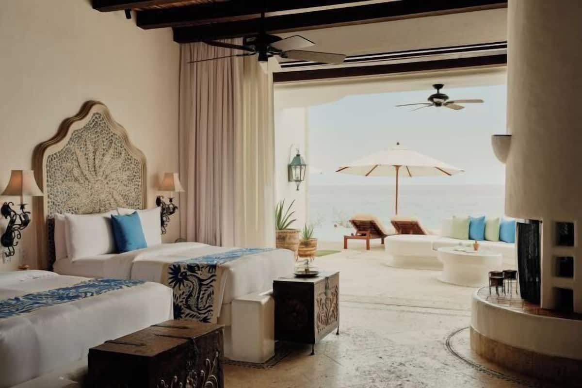 Egyptian cotton sheets, premium bedding, down comforters, pillowtop beds