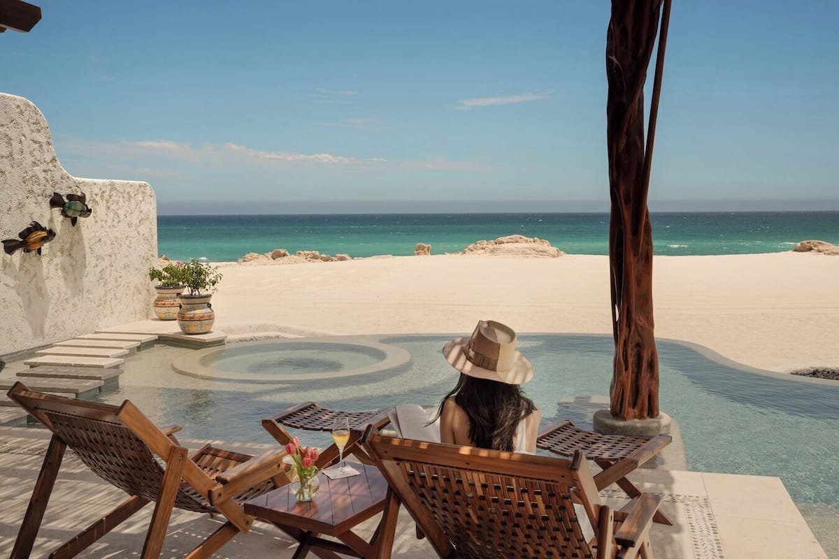 Signature Villa, 1 King Bed, Beachfront (Media)