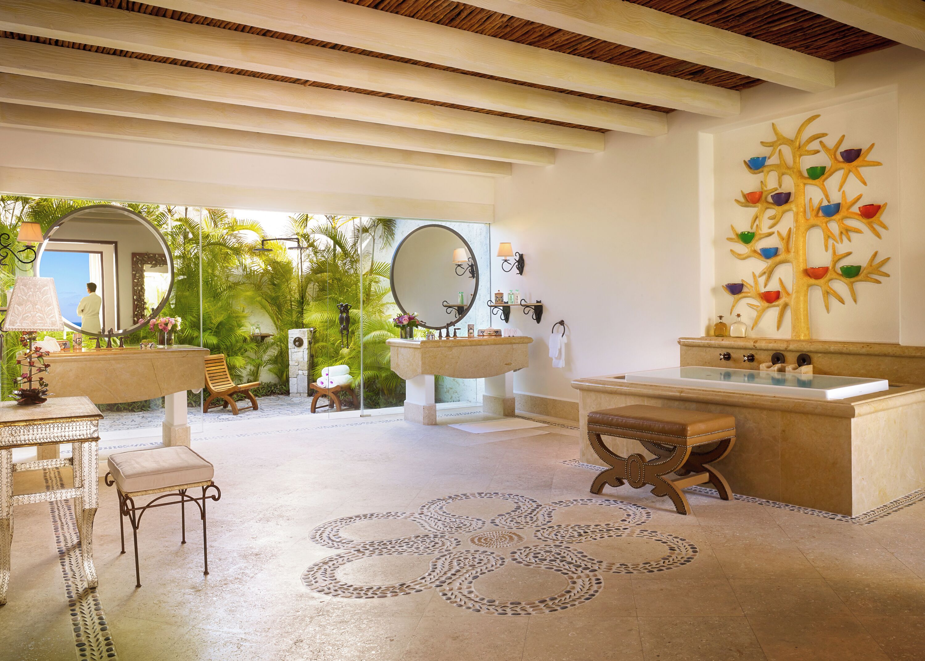 separate bathtub and shower, jetted bath, designer toiletries