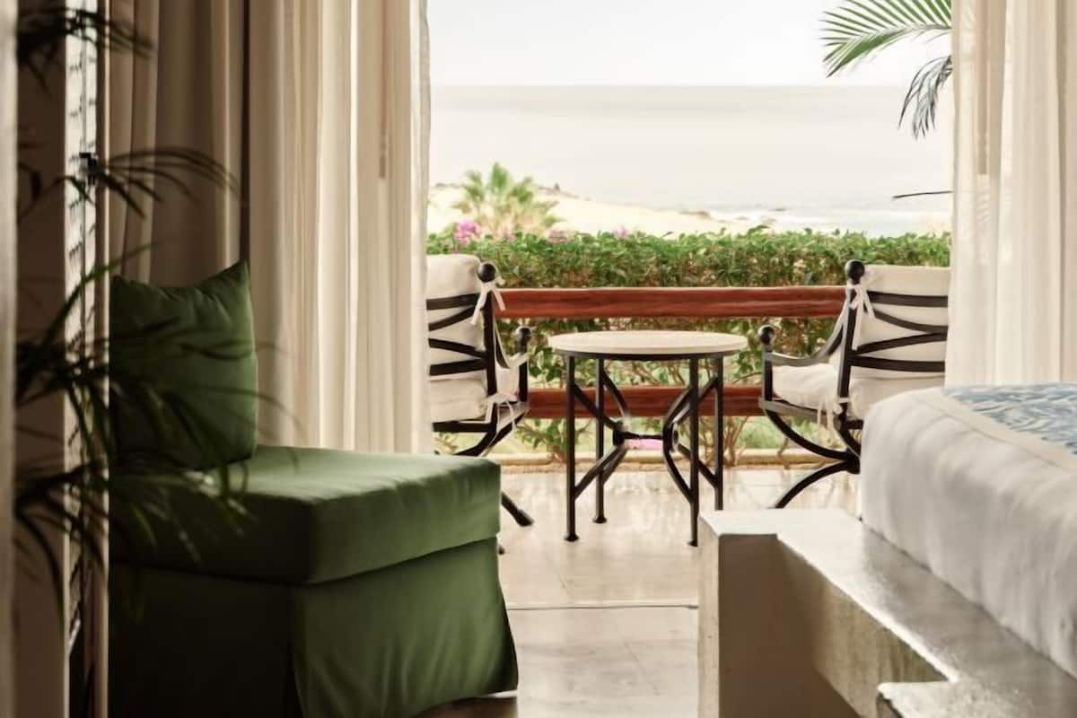 Egyptian cotton sheets, premium bedding, down duvets, pillow-top beds