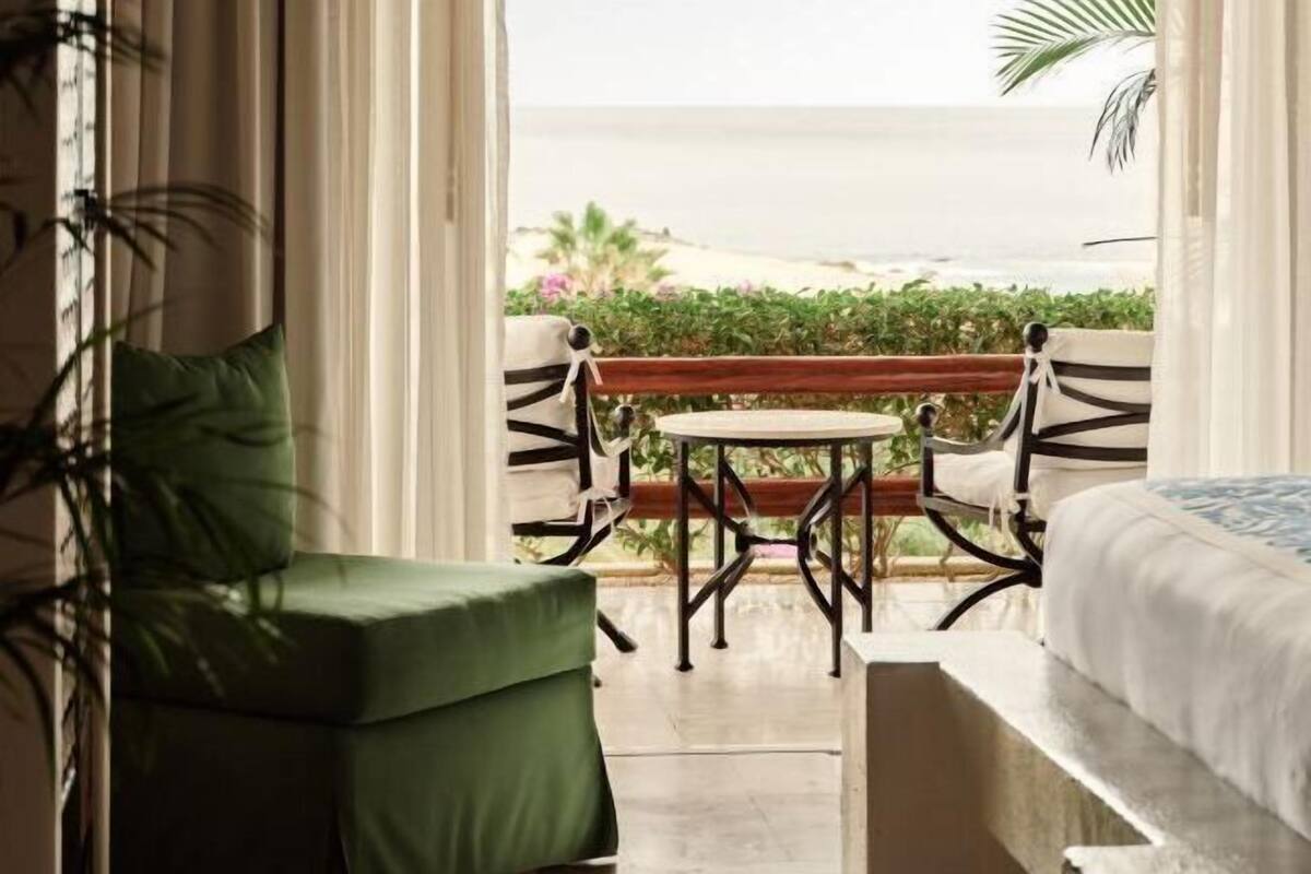 Egyptian cotton sheets, premium bedding, down comforters, pillowtop beds