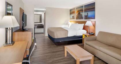 Quality Inn & Suites Decatur - Priceville I-65