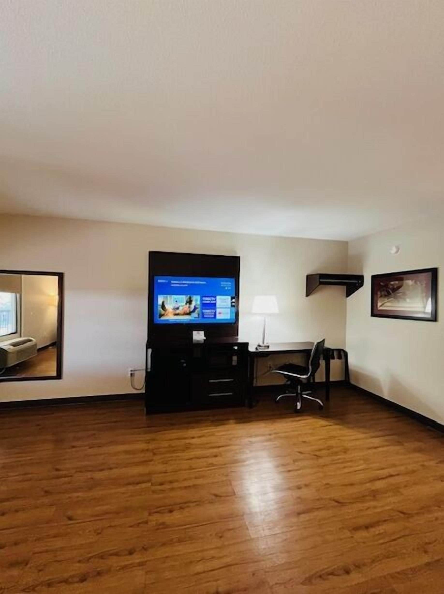 Desk, laptop workspace, iron/ironing board, free cots/infant beds