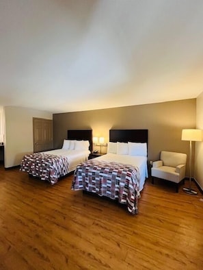 办公桌、笔记本电脑工作区、熨斗/熨衣板、免费婴儿床