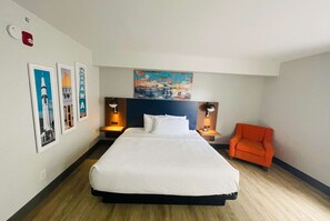 Quarto, 1 cama King, acessível, micro-ondas (NonSmoking/Mobility) | Roupas de cama premium, edredons de pluma