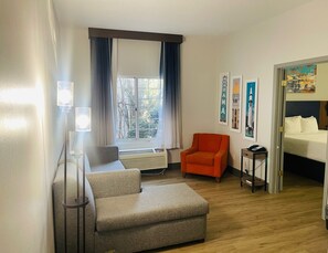 Suíte, 1 quarto, para não fumantes | Roupas de cama premium, edredons de pluma