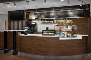 Daily cooked-to-order breakfast for a fee - Courtyard By Marriott Dallas DFW Airport North/Irving (Irving)