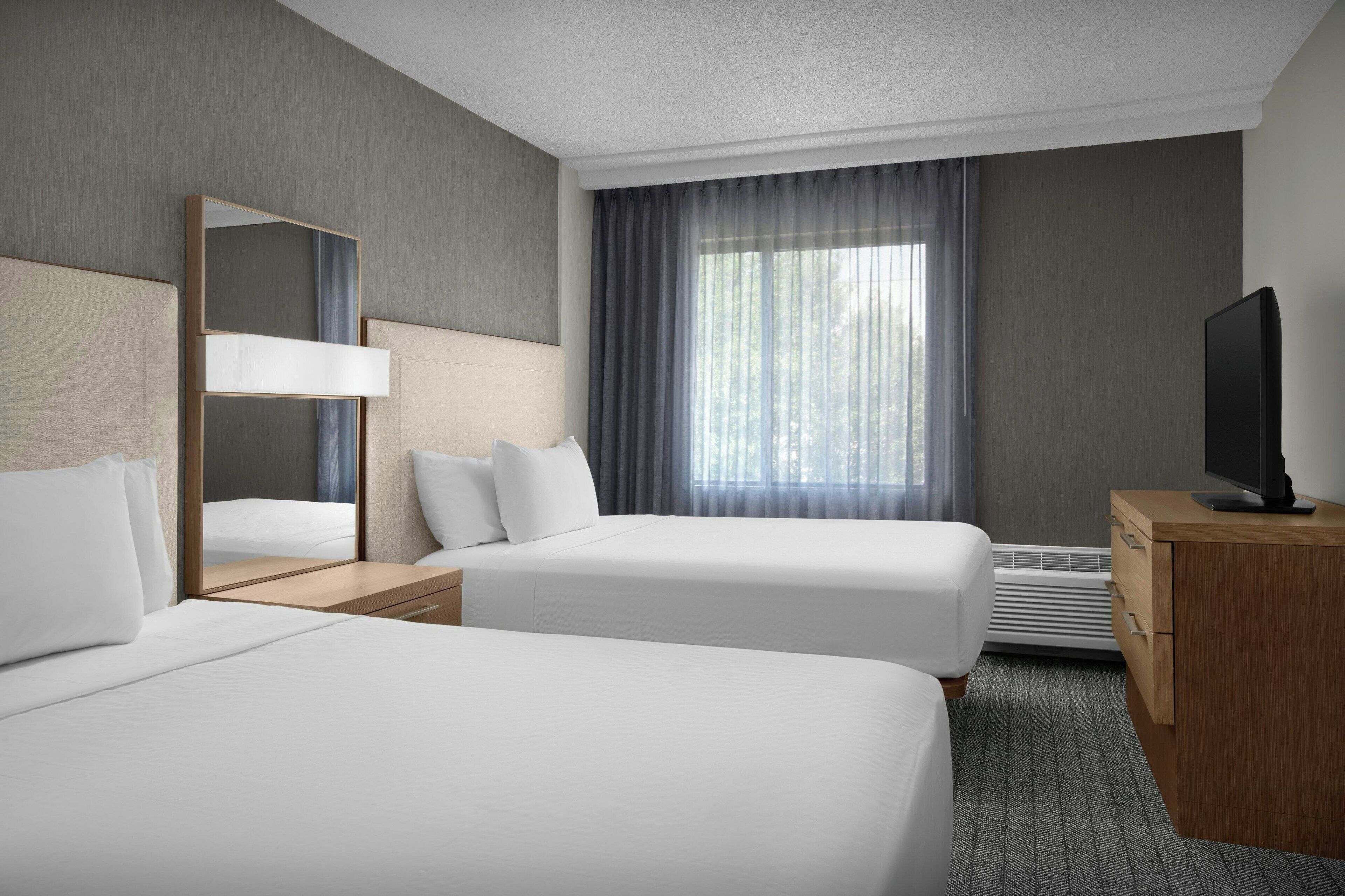 套房, 2 張標準雙人床 | 特厚豪華床墊、書桌、手提電腦工作空間、遮光窗簾/窗簾