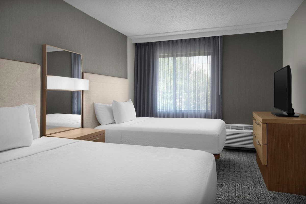 Pillowtop beds, desk, laptop workspace, blackout drapes