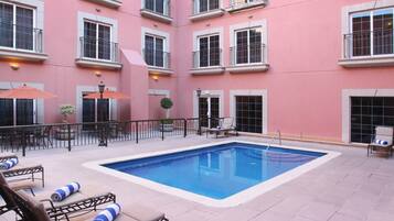 Outdoor pool, open 8 AM to 8 PM, pool loungers