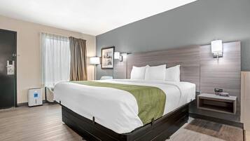 スタンダード ルーム キングベッド 1 台 禁煙 | デスク、遮光カーテン、アイロン / アイロン台、ベビーベッド (無料)