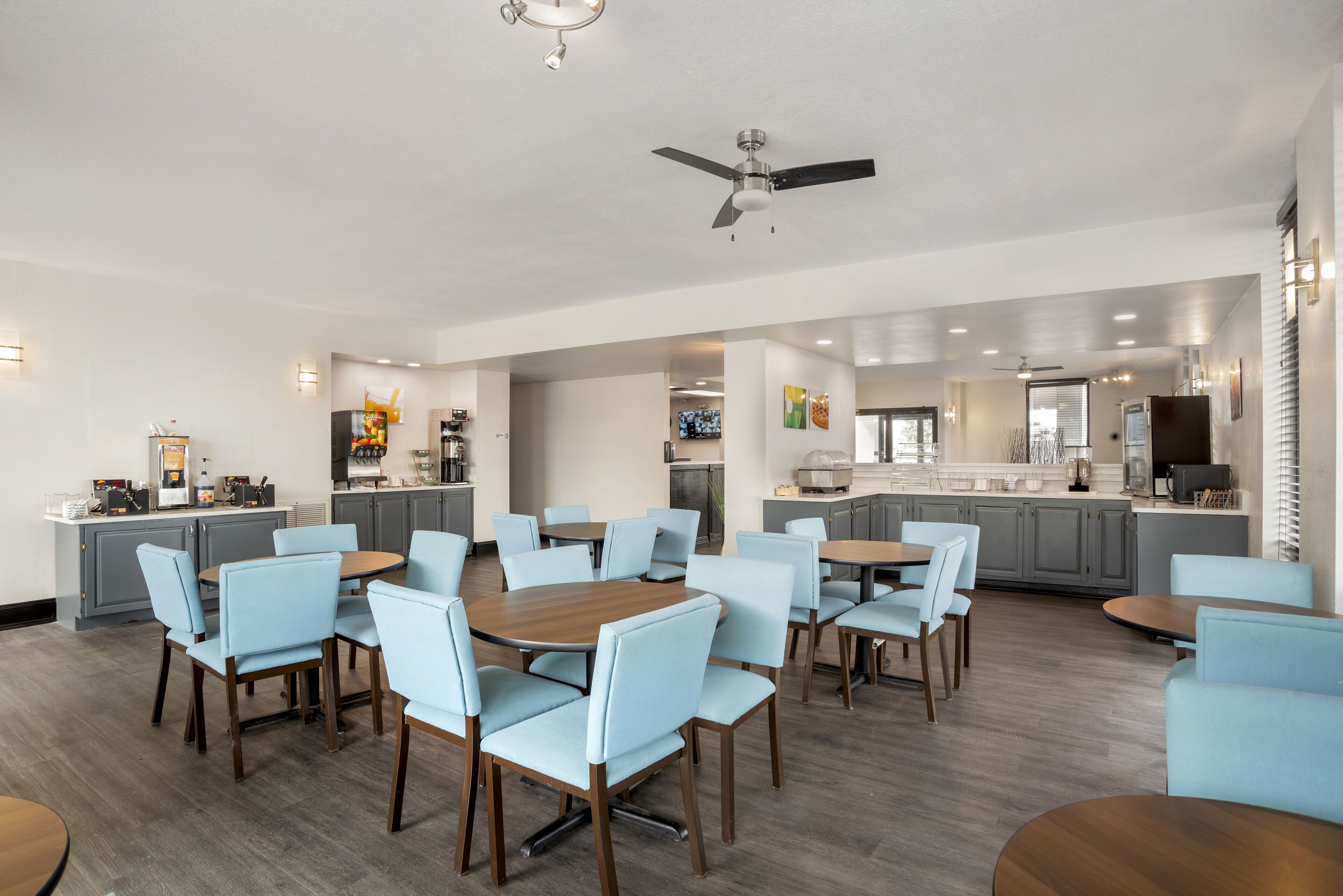 Free buffet breakfast 