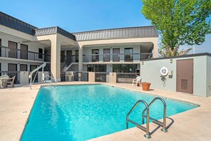 Seasonal outdoor pool - Quality Inn Foley - Gulf Shores North (Foley)