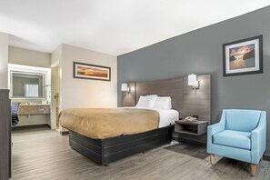 Rom – standard, 1 queensize-seng, ikke-røyk | Skrivebord, blendingsgardiner og strykejern/-brett