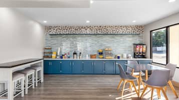 Desayuno continental gratuito y diario