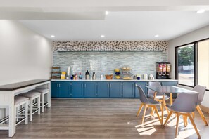 Free daily continental breakfast