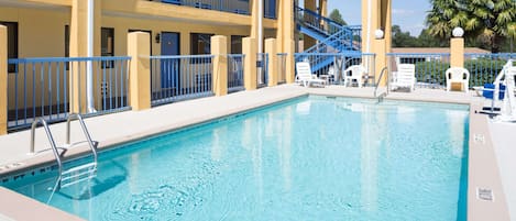 Seasonal outdoor pool, sun loungers