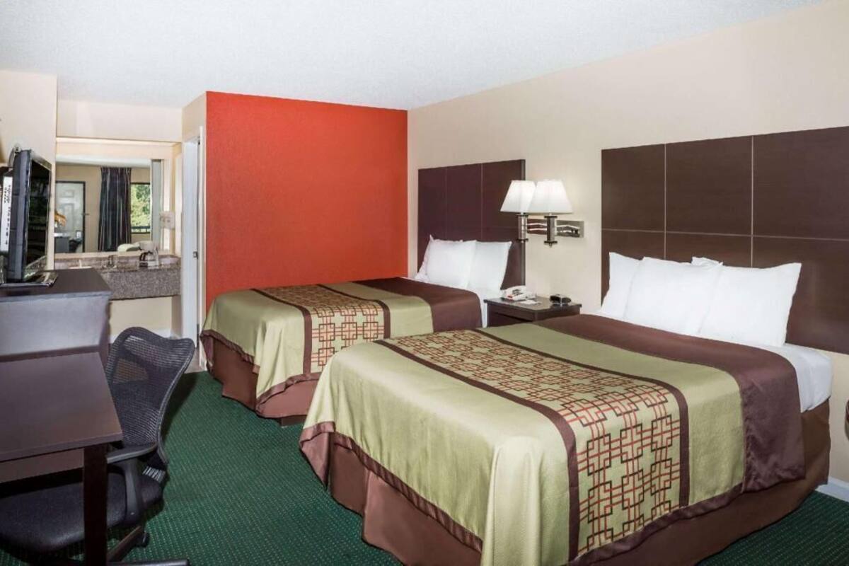 In-room safe, desk, rollaway beds, free WiFi