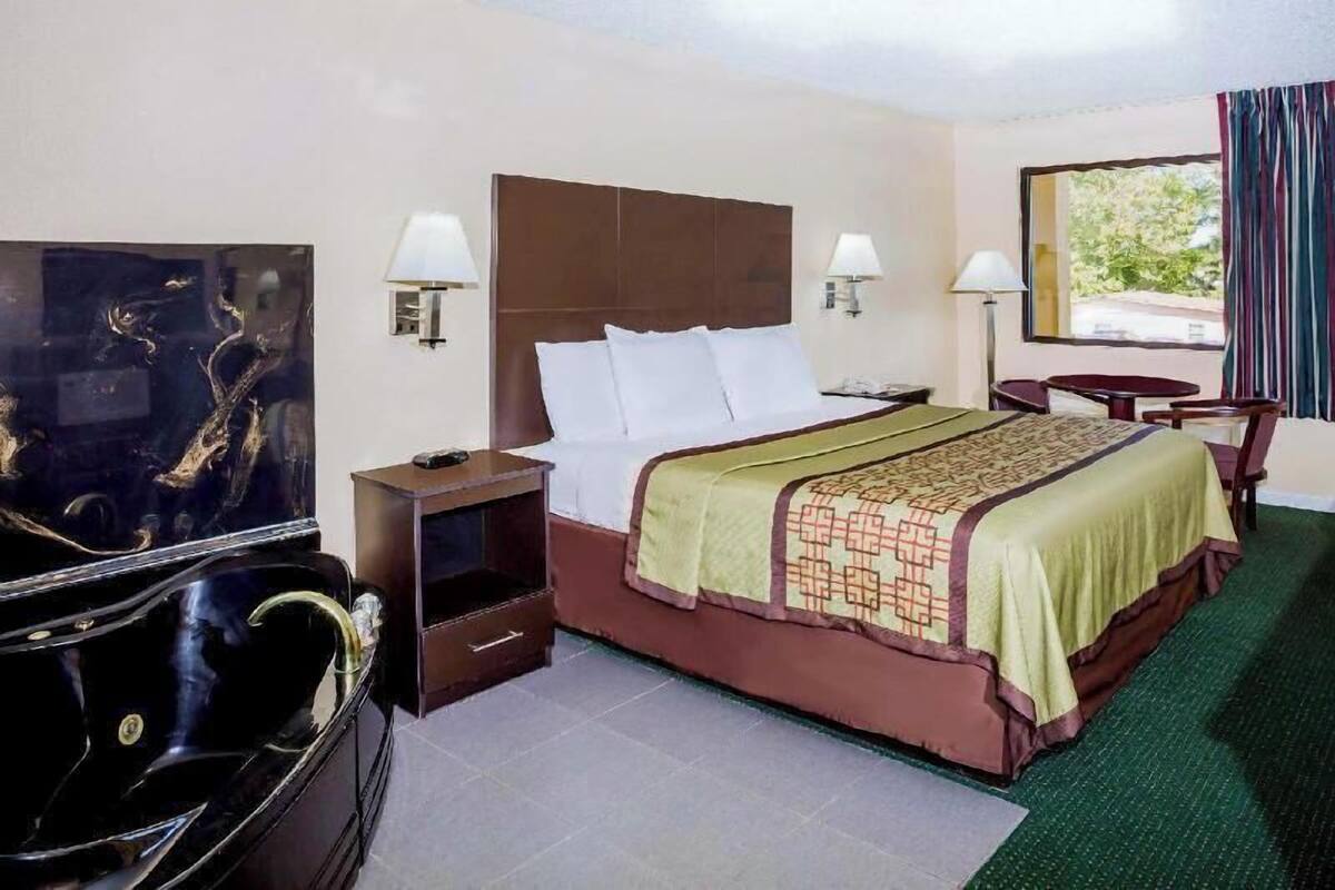 In-room safe, desk, rollaway beds, free WiFi