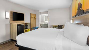 Standard Room, 1 King Bed | In-room safe, desk, rollaway beds, free WiFi