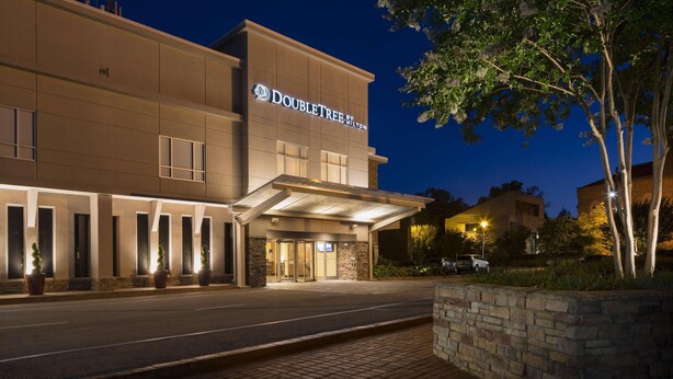 Exterior - DoubleTree by Hilton Raleigh - Brownstone - University (Raleigh)