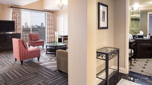 In-room safe, blackout drapes, iron/ironing board - DoubleTree by Hilton Raleigh - Brownstone - University (Raleigh)