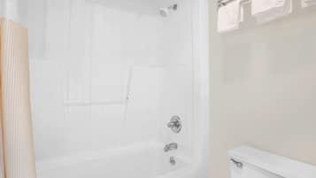 Ensemble douche/baignoire, serviettes fournies