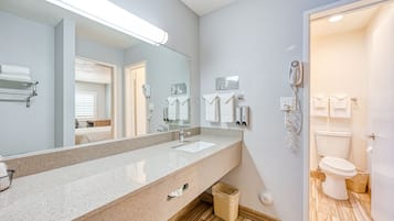 Quarto família | Banheiro | Produtos de toalete grátis, secador de cabelo, toalhas de banho