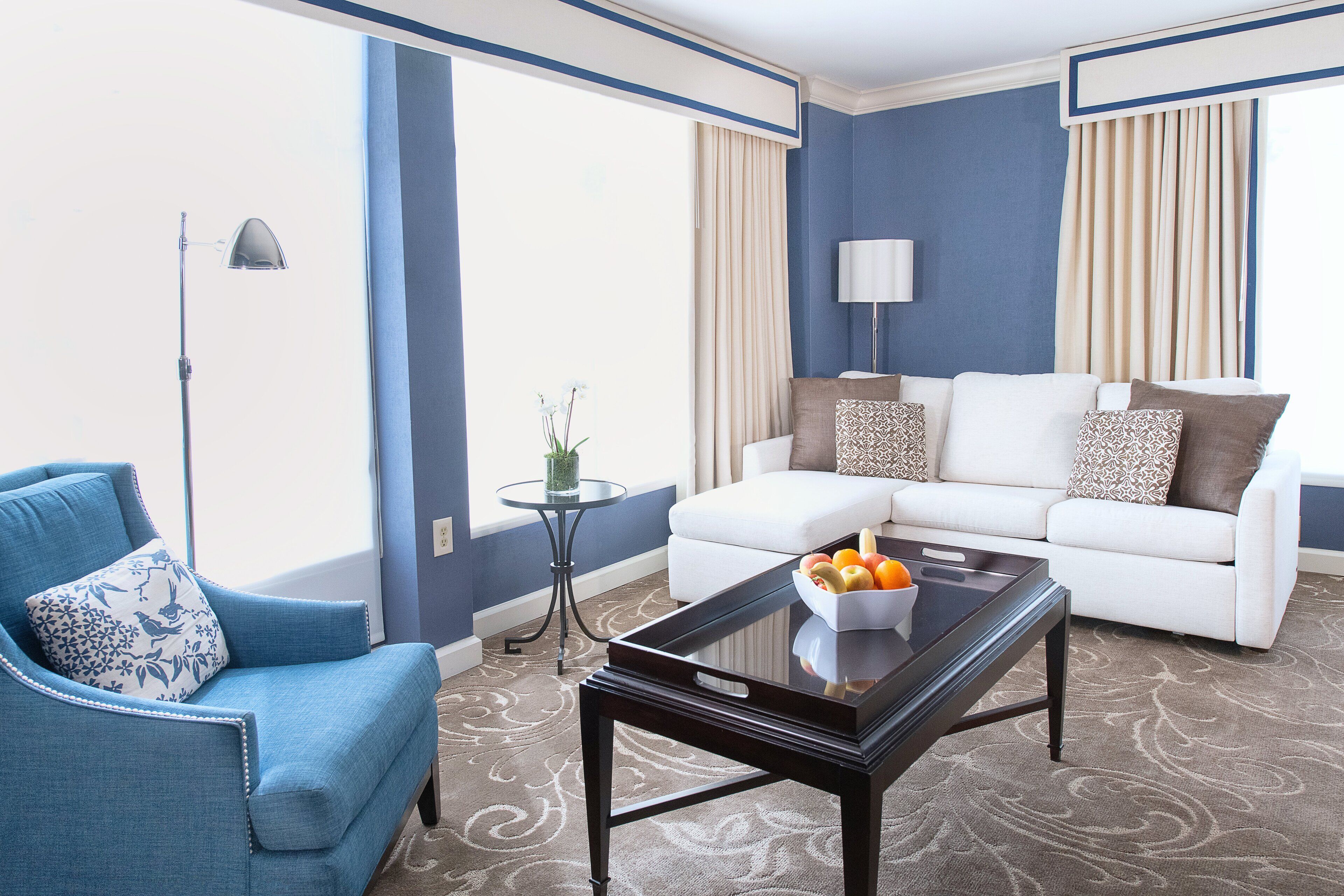 executive suite, 1 king bed | 1 bedroom, pillow-top beds, in-room safe, desk