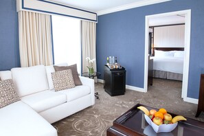 Alexander Executive Suite | Living area | 55-inch TV with cable channels