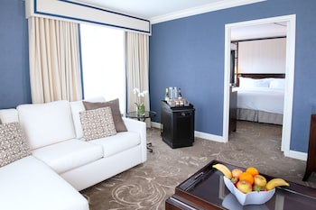 Alexander Executive Suite | Living area | 55-inch TV with cable channels at Hamilton Hotel Washington DC