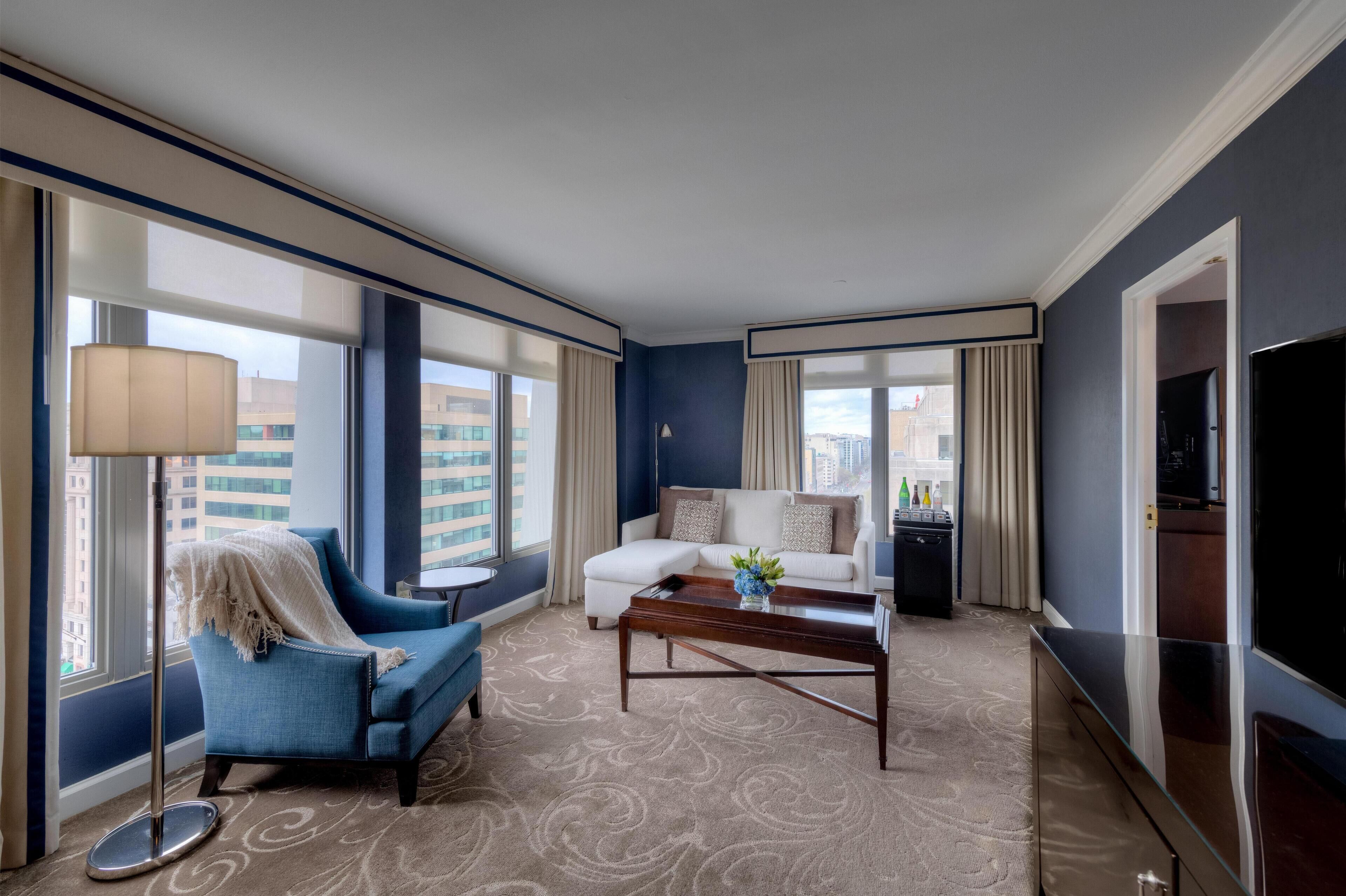 Suite – executive, 1 kingsize-seng | Senger med overmadrass, safe på rommet, skrivebord og strykejern/-brett