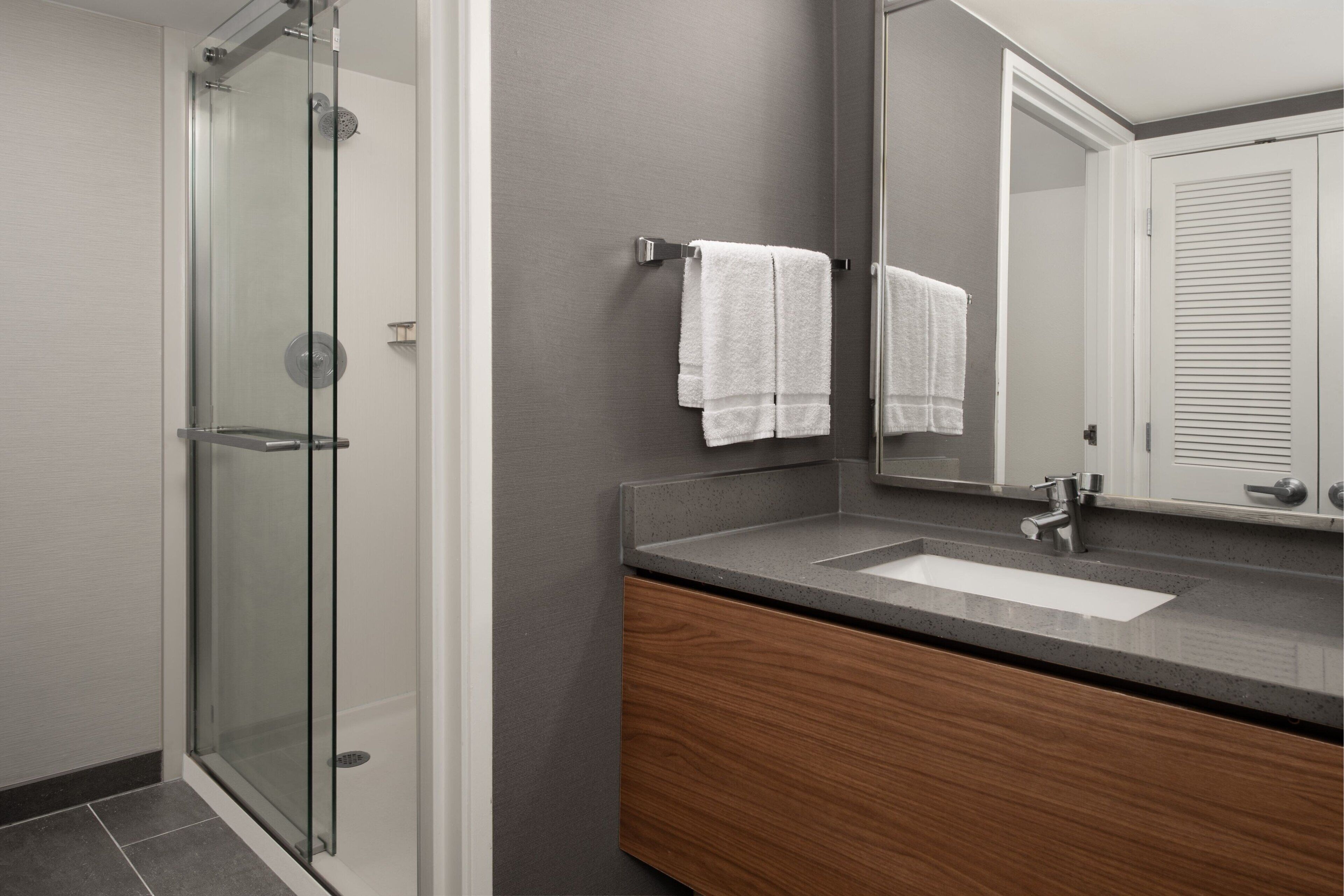 combined shower/bathtub, free toiletries, hair dryer, towels