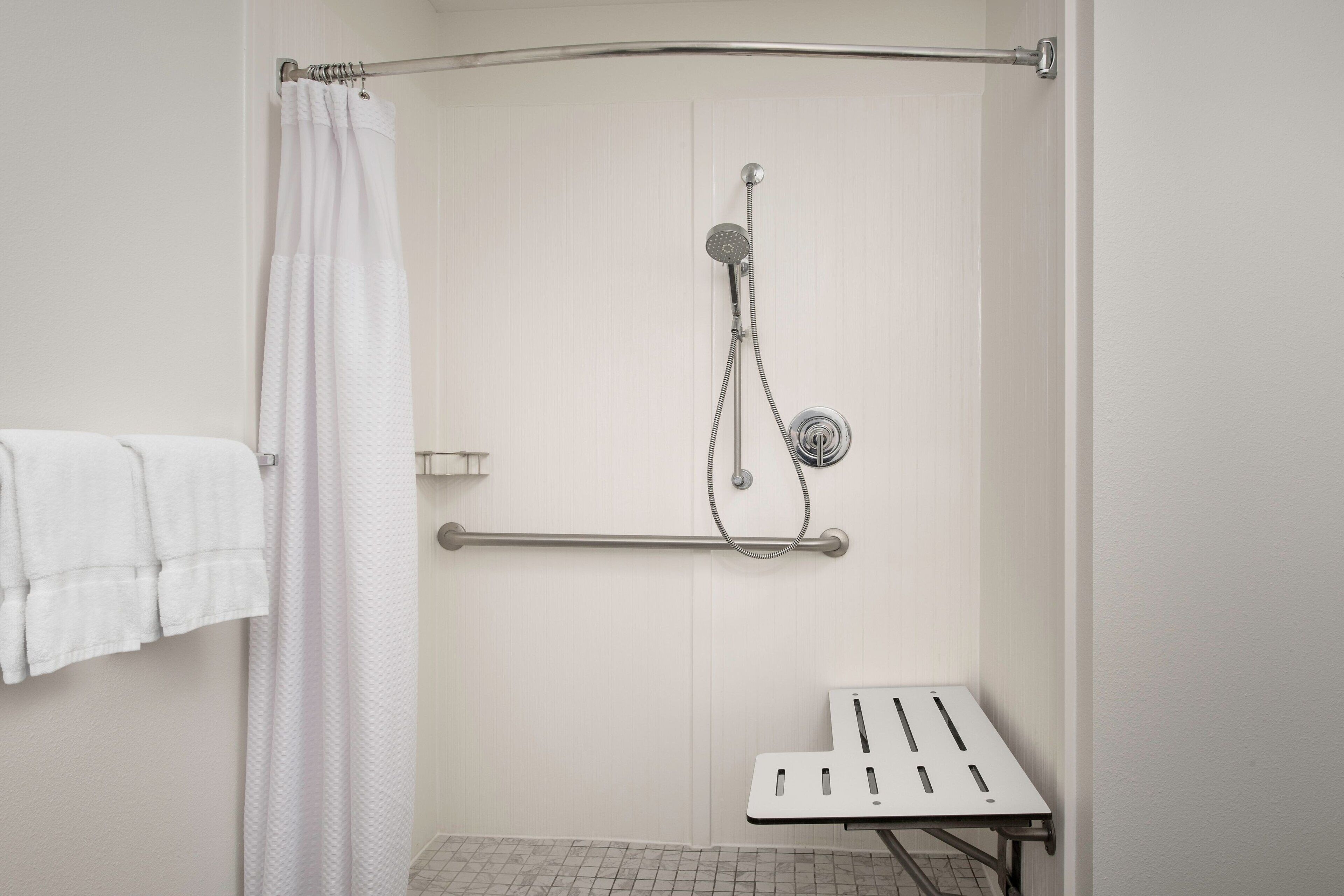 room, 1 king bed (mobility accessible, roll-in shower) | bathroom | combined shower/bathtub, free toiletries, hair dryer, towels