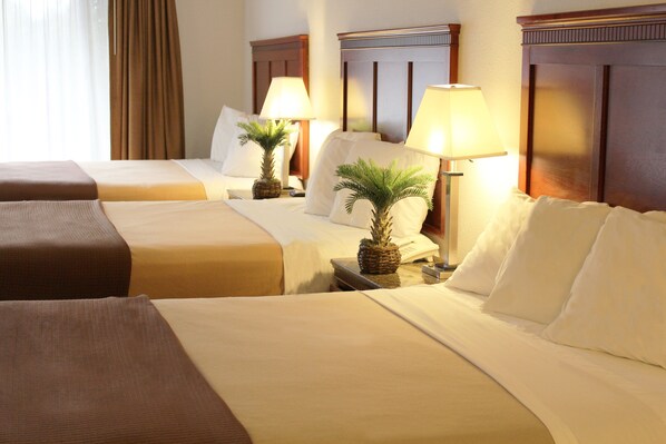 Triple Room (Queen) | 1 bedroom, desk, iron/ironing board, free WiFi