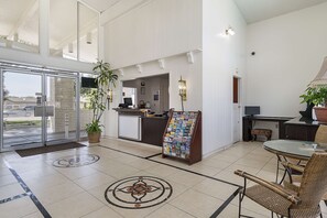 Lobby sitting area - Motel 6 Santa Maria, CA - South (Santa Maria)