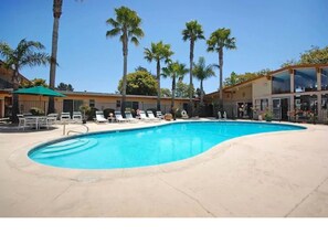 Outdoor pool - Motel 6 Santa Maria, CA - South (Santa Maria)