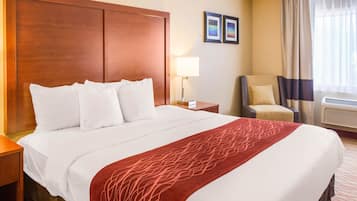 Standard Room, 1 King Bed, Non Smoking | Premium bedding, soundproofing, iron/ironing board