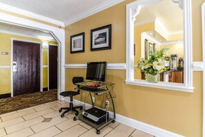 Business centre - Rodeway Inn & Suites Jacksonville near Camp Lejeune (Jacksonville)