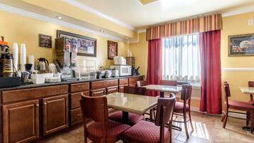 Café da manhã continental grátis