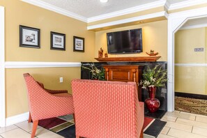Lobby - Rodeway Inn & Suites Jacksonville near Camp Lejeune (Jacksonville)