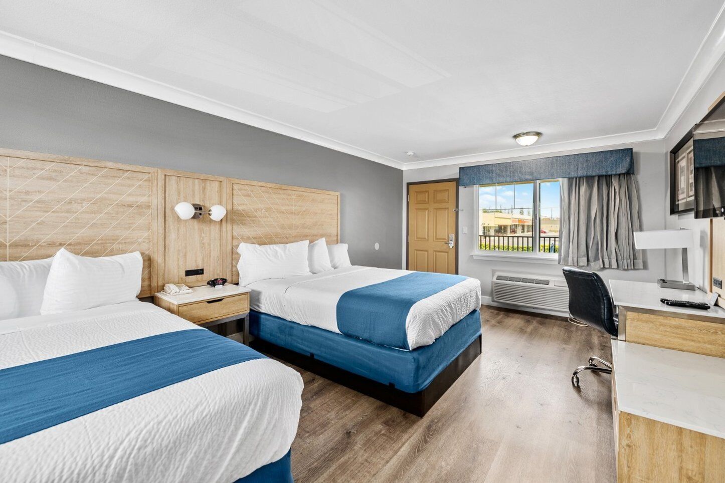 Bureau, fer et planche à repasser, Wi-Fi gratuit, draps fournis