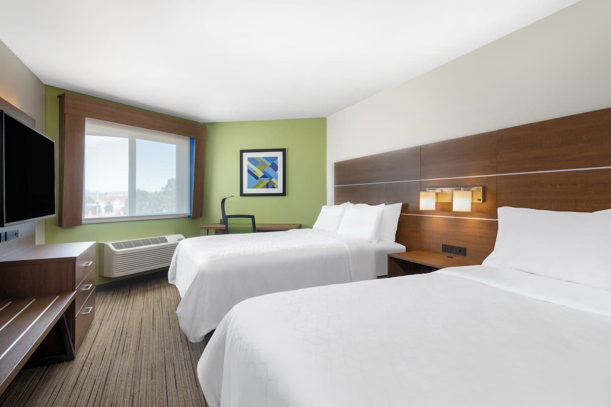Premium bedding, in-room safe, desk, iron/ironing board