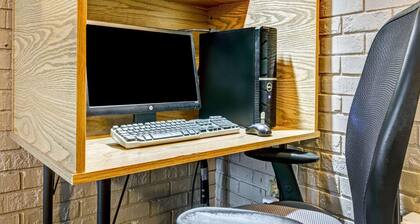 HomeSpring Inn & Studios