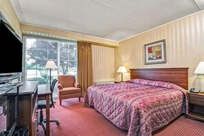 1 bedroom, premium bedding, desk, laptop workspace