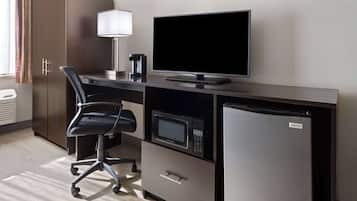 Room, 1 Queen Bed, Non Smoking (Mobility) | Egyptian cotton sheets, premium bedding, individually furnished, desk