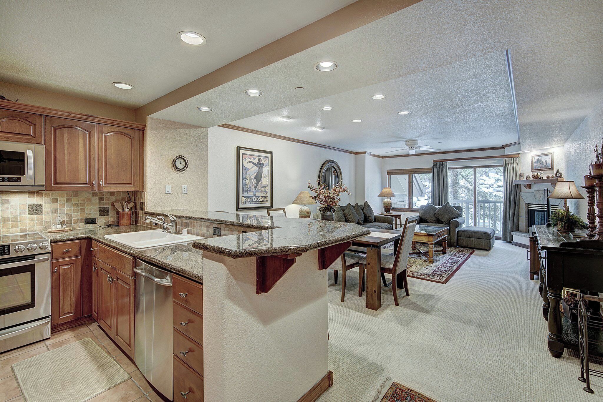 Apartamento, 2 habitaciones | Zona de estar | Una televisión